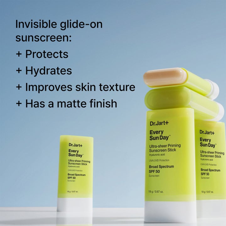 Dr.Jart+ Every Sun Day Sunscreen Stick 19 g ger matt finish och solskydd i ljusgrön hylsa med vit text.