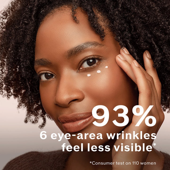 Shiseido Benefiance 15 ml fuktgivande ögonkräm mot rynkor visar kvinna och texten 93% färre synliga rynkor runt ögonen.