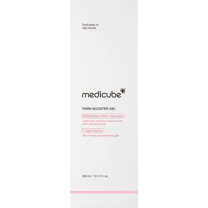 Medicube PDRN Booster Gel 300 ml uppstramande ansiktsgel i vit ytterförpackning med rosa detaljer och peptider.