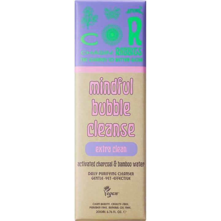 Chasin' Rabbits Mindful Bubble Cleanse 200 ml bubbelrengöring ansiktsrengöring i lila och beige ytterförpackning.