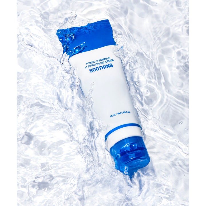 It'S SKIN Power 10 Formula LI Soothing Gel Cream 55 ml fuktgivande gel kräm i vit tub omgiven av svalkande vatten.