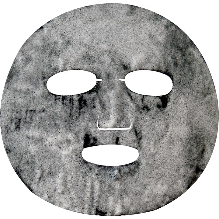 Dr.Jart+ Dermask Porecting Solution 28 g bubblande kolmask visar den grå masken täckt av ett vitt skummande lager.