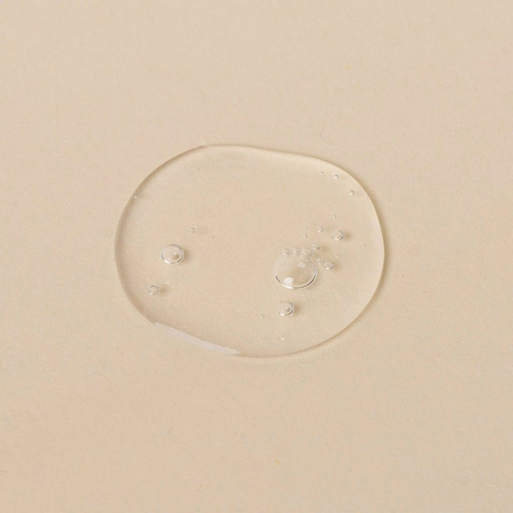 Dermalogica Clear Start Micro-Pore Mist ansiktsspray ger porminimering genom en klar lättflytande vätska med bubblor.