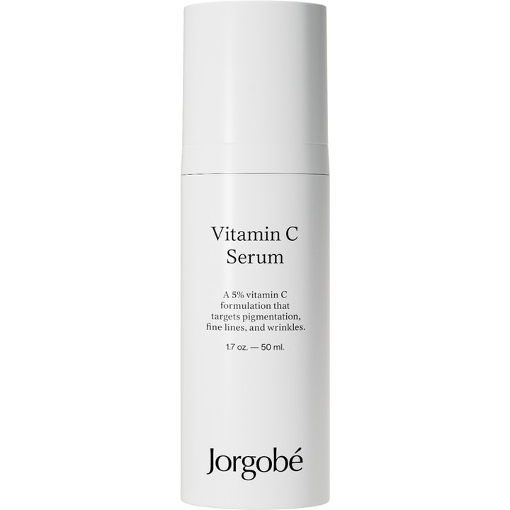 Jorgobé Vitamin C Serum 50 ml ljusande vitamin c serum i en stilren vit flaska med matchande lock.