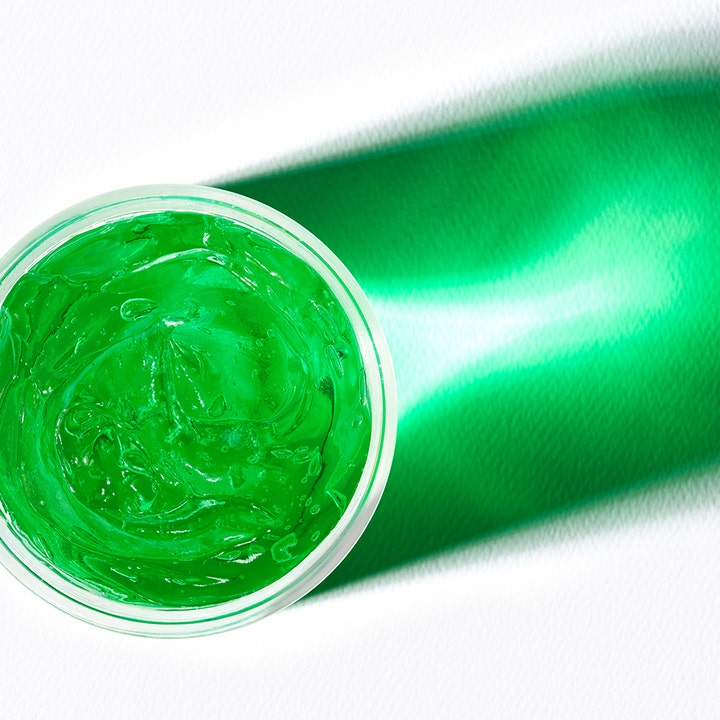 Peter Thomas Roth Cucumber De-Tox Gel Mask 150 ml kylande ansiktsmask med en klar grön gelkonsistens i öppen burk