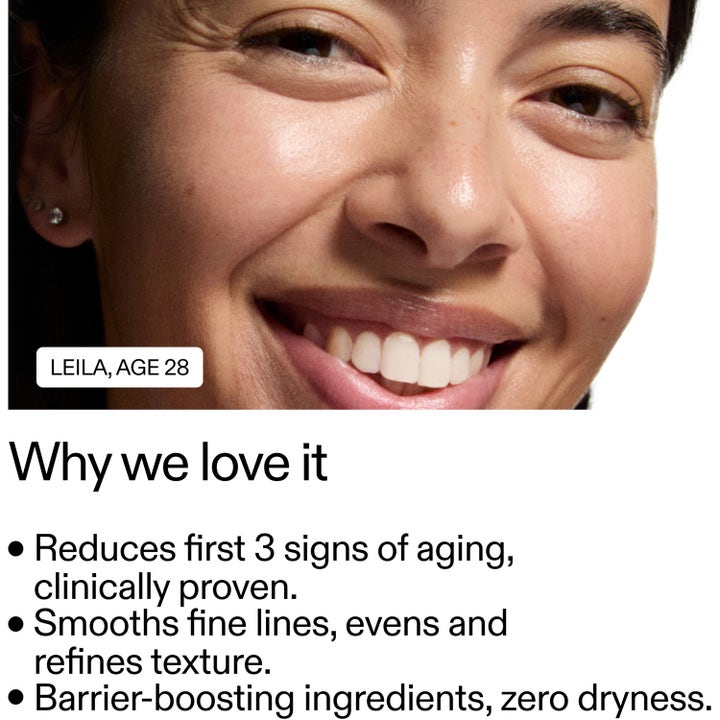 The INKEY List Starter Retinol Serum 30 ml mot rynkor på en leende kvinna som visar slätare hudtextur.