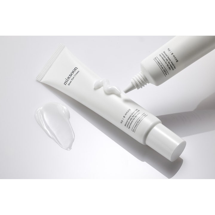 Mixsoon Bean Eye Cream 20 ml koreansk återfuktande ögonkräm i vit tub med krämig vit geltextur på vit yta