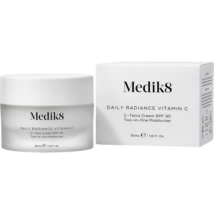 Medik8 Daily Radiance Vitamin C 50 ml lystergivande vitamin c kräm och dagkräm med spf 30 i frostad glasburk med vit ask.
