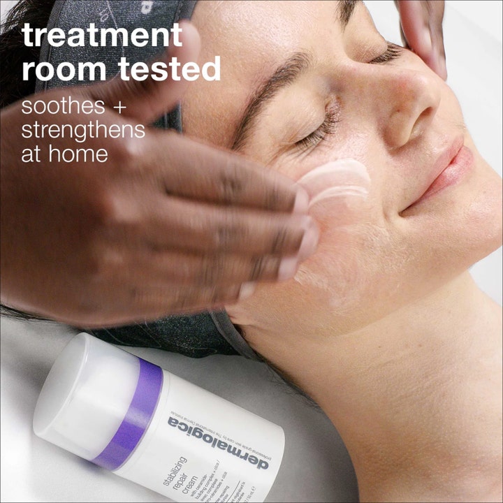 Dermalogica Stabilizing Repair Cream 50 ml barriärkräm med ceramider och cica som appliceras på huden under behandling.