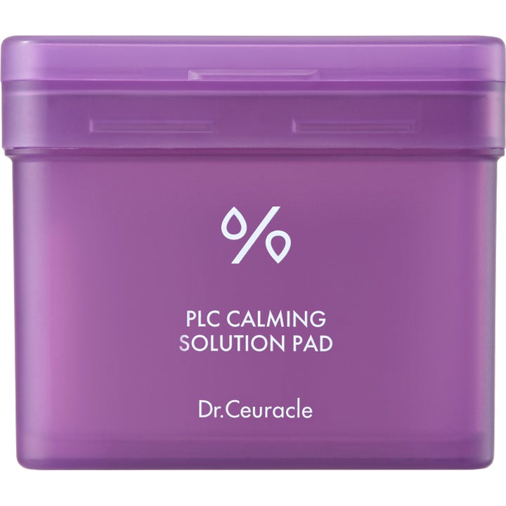 Dr. Ceuracle PLC Calming Solution Pad lugnande ansiktspads i en lila fyrkantig plastbehållare med vitt tryck