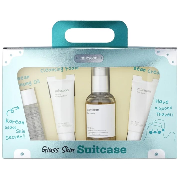 mixsoon Glass Skin Suitcase hudvårdsset i blå förpackning som ger lyster med bönextrakt