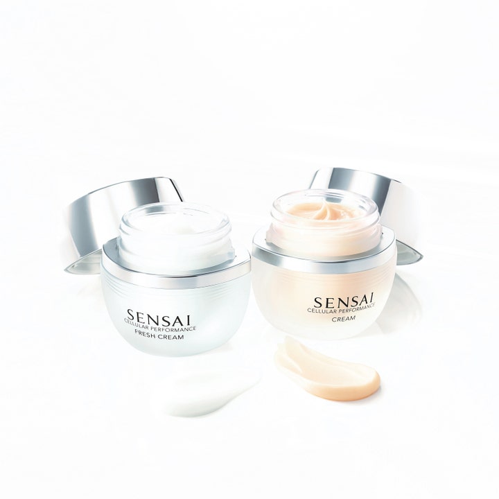 Sensai Cellular Performance Fresh Cream 40 ml fräsch återfuktande dagkräm i öppna glasburkar med silverlock.