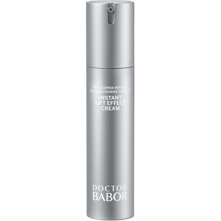 Doctor Babor Instant Lift Effect Cream ansiktslyft kräm i en slank silverfärgad pumpflaska för lyxig peptidkräm.