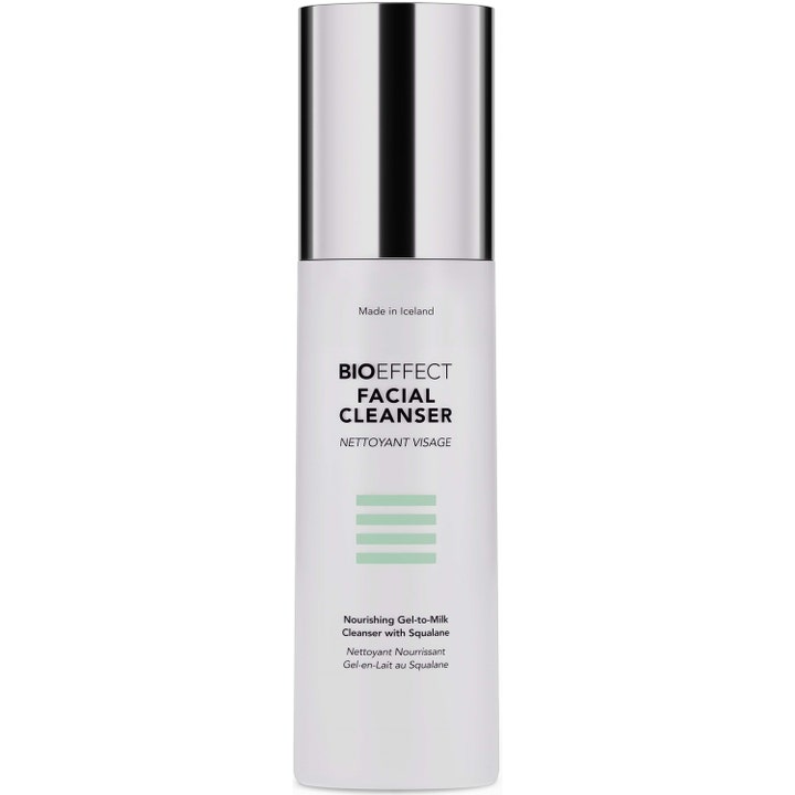 Bioeffect Facial Cleanser fuktgivande gel ansiktsrengöring med bioeffect squalane i vit flaska med silverlock.