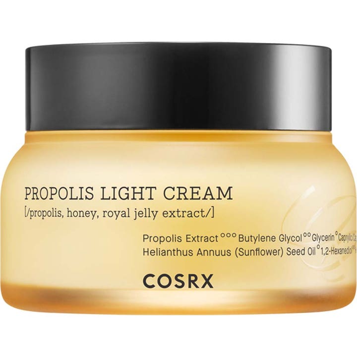 COSRX Full Fit Propolis Light Cream 65 ml lystergivande ansiktskräm i gul glasburk med svart lock.
