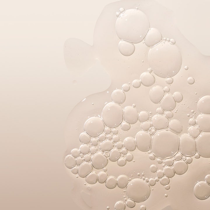 Babor Ampoule SOS Calming 14 ml lugnande ampuller med en klar bubblig serumkonsistens mot hudirritation