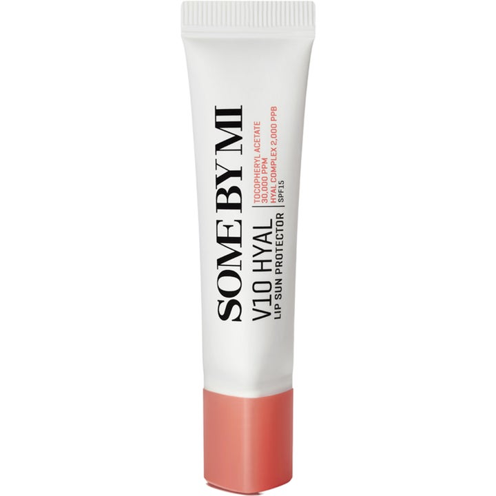 Some By Mi V10 Hyal Lip Sun Protector SPF15 7 ml hyal läppbalsam med solskydd i en vit tub med korallfärgad kork