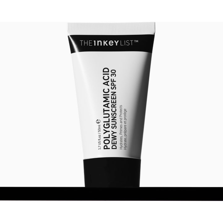 The INKEY List Polyglutamic Acid Dewy Sunscreen SPF 30 50 ml återfuktande solkräm med krämig textur som ger lyster ansikte.