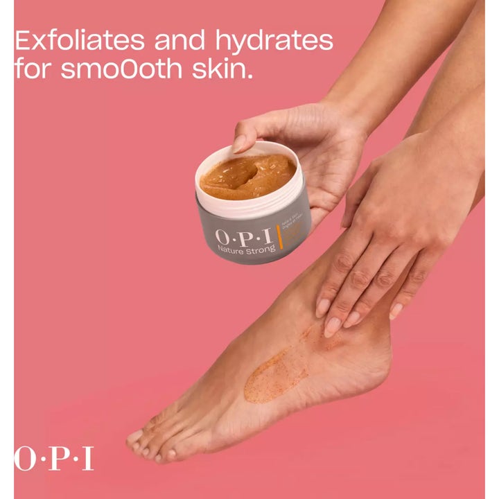 OPI Nature Strong Smooth It Out Foot Scrub 250 ml exfolierande fotvård som återfuktar huden med kornig brun textur