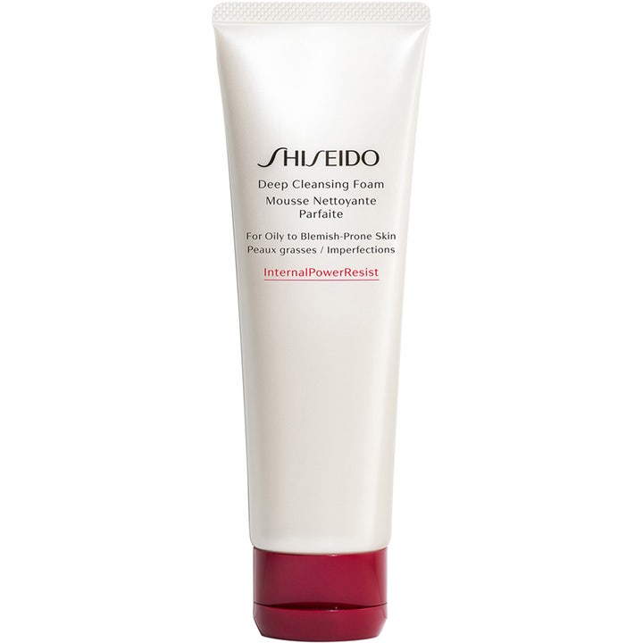 Shiseido Deep Cleansing Foam rengöringsskum för djuprengöring av aknebenägen hy i vit tub med rött lock