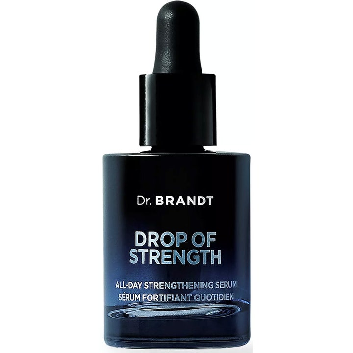 Dr. Brandt Drop of Strength stärkande ansiktsserum i en elegant mörkblå glasflaska med svart pipett.