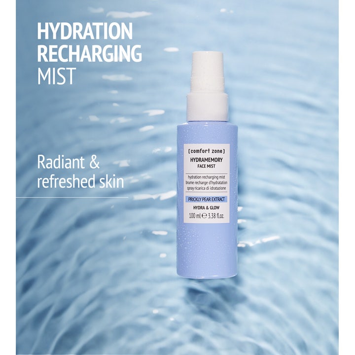 Comfort Zone Hydramemory Face Mist 100 ml ansiktsspray för omedelbar fukt i ljusblå flaska mot krusande vatten.