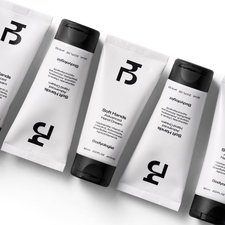 Bodyologist Soft Hands Advanced Hand Cream 60 ml återfuktande handkräm i vita tuber med svarta lock.