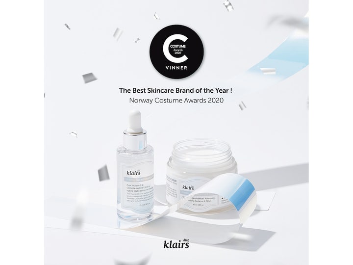 Klairs Freshly Juiced Vitamin E Mask 15 ml ansiktsmask med niacinamid och adenosin visas i prisbelönt miljö.