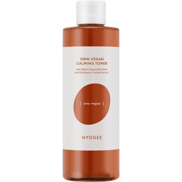 Hyggee Own Vegan Calming Toner lugnande ansiktstoner i en brun plastflaska från Hyggee vegansk hudvård