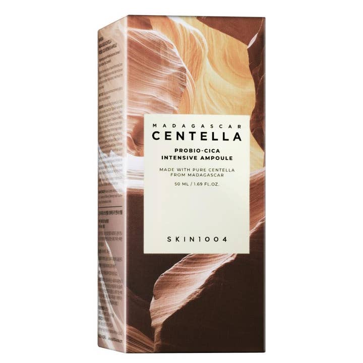 SKIN1004 Madagascar Centella Probio-Cica Intensive Ampoule 50 ml lugnande serum i kartong med brunt klipplandskap