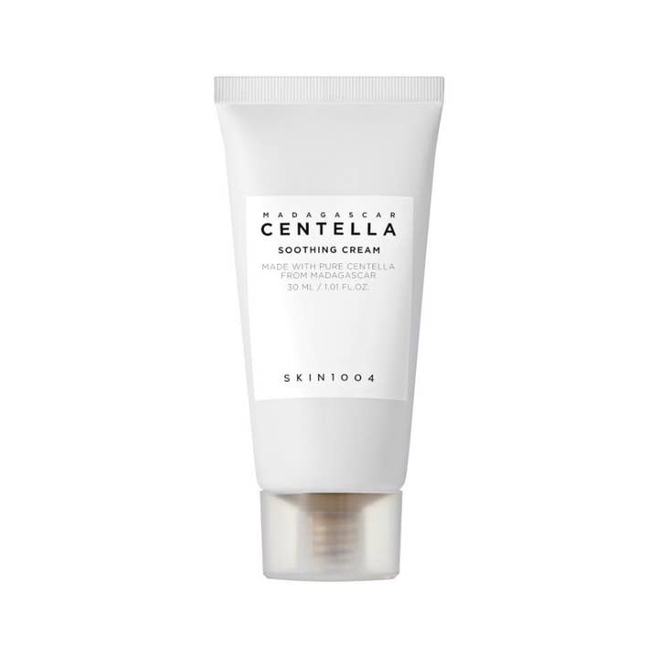Skin1004 Madagascar Centella Soothing Cream 30 ml lugnande cica barriärkräm i vit tub med genomskinligt lock.