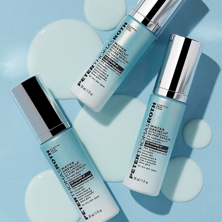 Peter Thomas Roth Water Drench Hyaluronic Glow Serum 30 ml hyaluronsyraserum för torr hud i ljusblå flaskor med silverlock