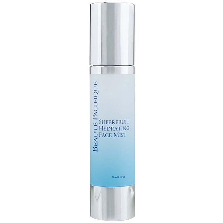 Beauté Pacifique Superfruit Hydrating Face Mist 50 ml återfuktande ansiktsmist i ljusblå gradientflaska med silverlock.
