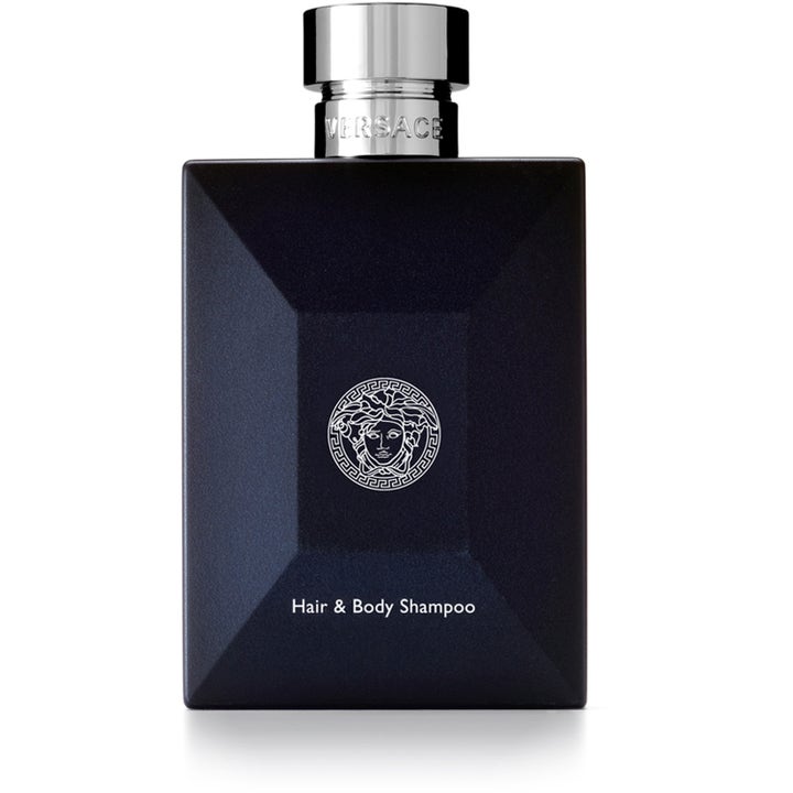 Versace Dylan Blue Hair & Body Shampoo premium duschtvål i en mörkblå fasetterad flaska med silvrig Medusa-logotyp