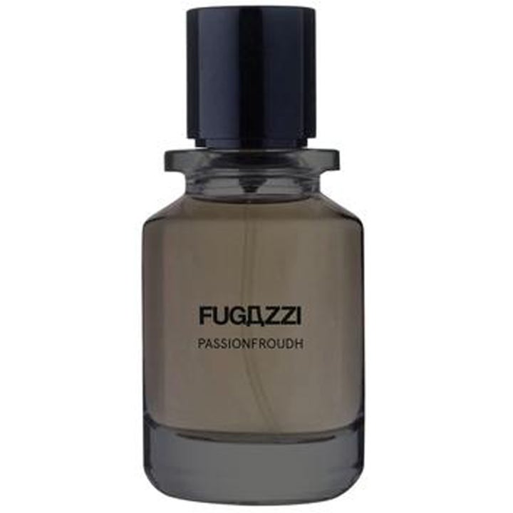 Fugazzi Passionfroudh 50 ml unisexparfym oudh i en genomskinlig glasflaska med svart lock och mörk vätska