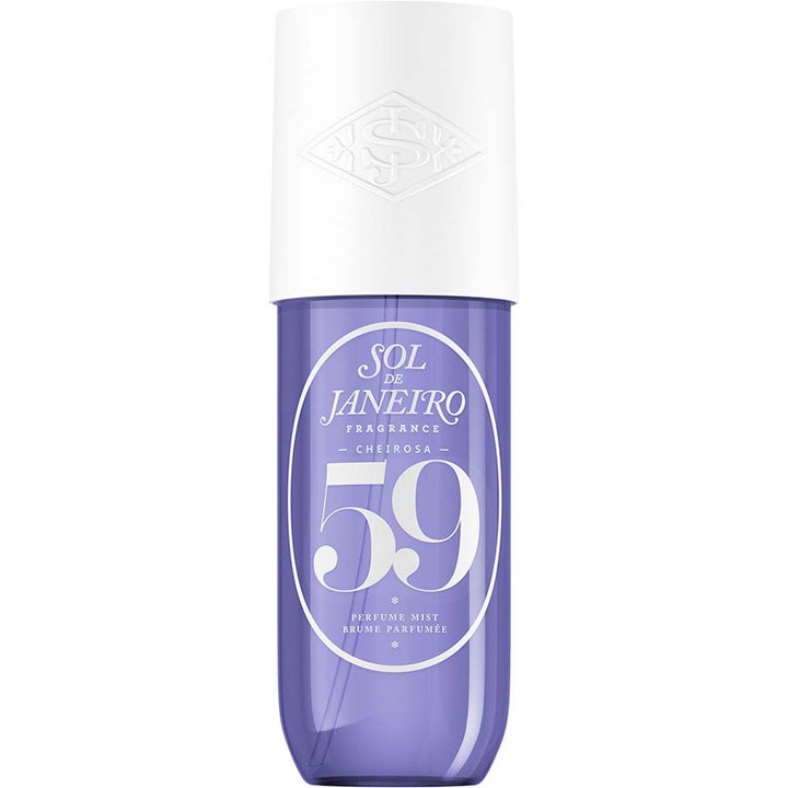 Sol de Janeiro Cheirosa 59 240ml body mist i en lila genomskinlig flaska med vitt lock