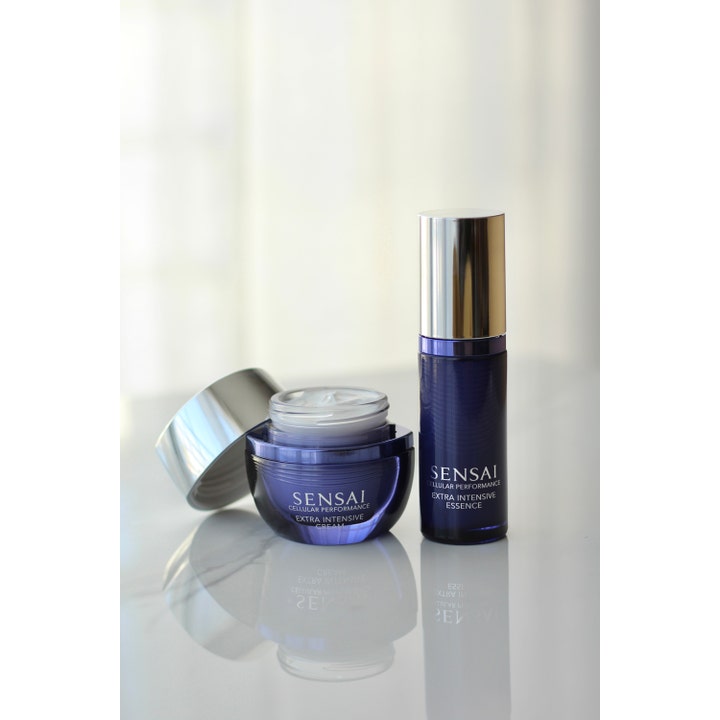 Sensai Cellular Performance Extra Intensive Cream 40 ml cellenergiserande ansiktskräm i lila glasburk med vit kräm