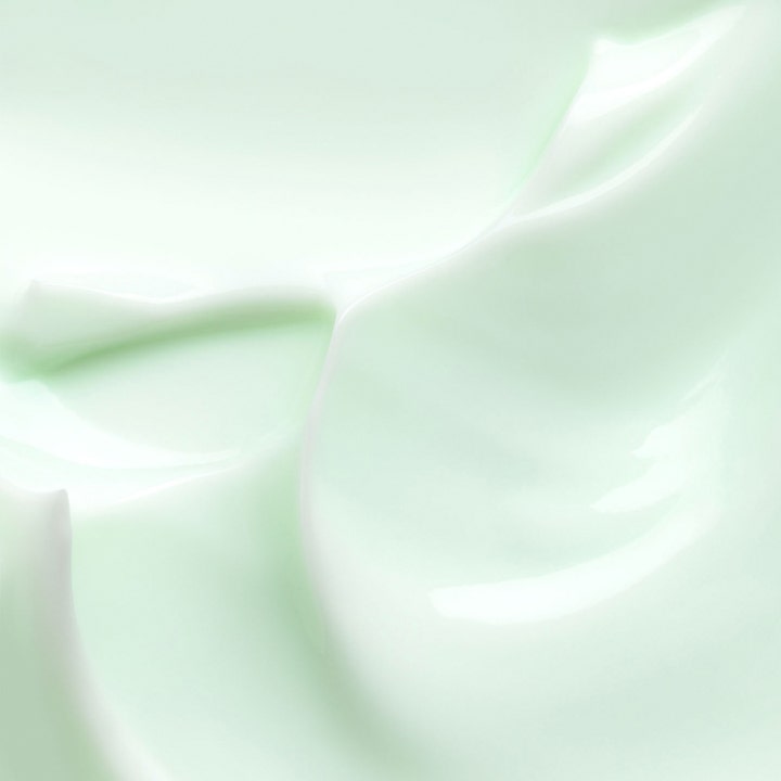 Biotherm Aquasource Moisturizing Cream 50 ml återfuktande dagkräm med en mjukt svepande ljusgrön och krämig textur.