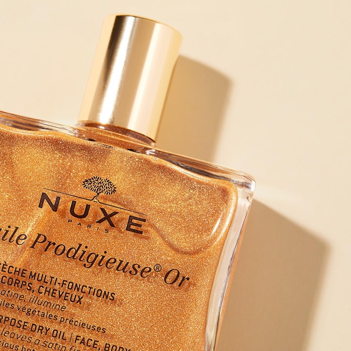 Nuxe Huile Prodigieuse Or 50 ml närande skimmerolja ger lyster med glittrande guldolja i glasflaska med guldlock