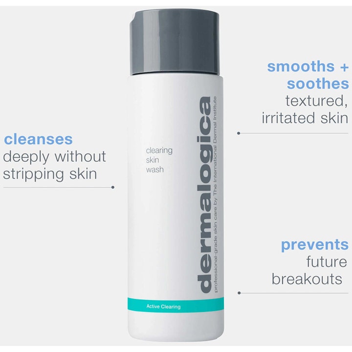 Dermalogica Clearing Skin Wash 250 ml porrensande rengöringsgel i vit flaska med grått lock för daglig aknebehandling.
