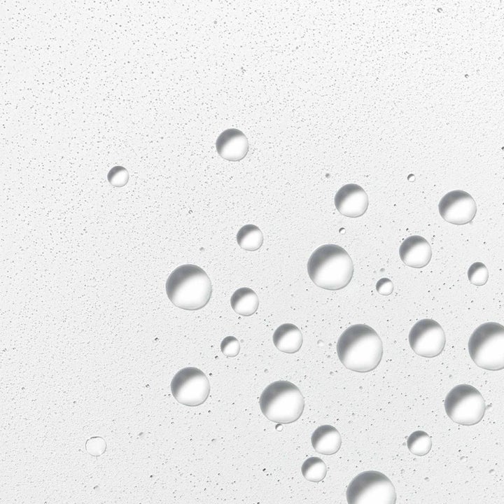 Dermalogica Hyaluronic Ceramide Mist Duo återfuktande toner med en lätt textur av klara vattendroppar och fin mist.