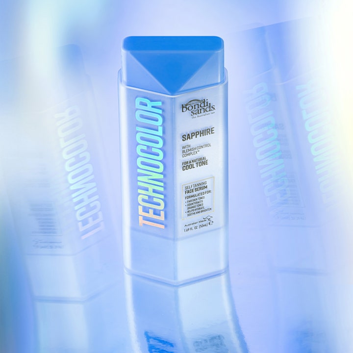 Bondi Sands Technocolor Face Serum Sapphire 50 ml är en Bondi Sands självbrunare i ljusblå flaska som ger fuktboost.