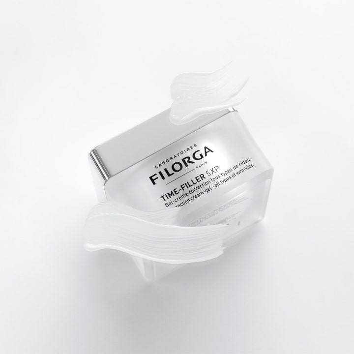 Filorga Time-Filler 5 XP 50 ml ansiktskräm för rynkor i frostad burk med svalkande vit geltextur och silverlock