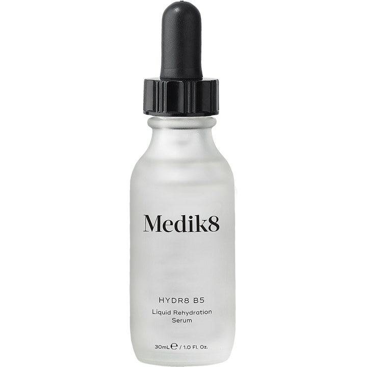Medik8 Hydr8 B5 Liquid Rehydration Serum 30 ml återfuktande ansiktsserum i en frostad glasflaska med svart pipettkork.
