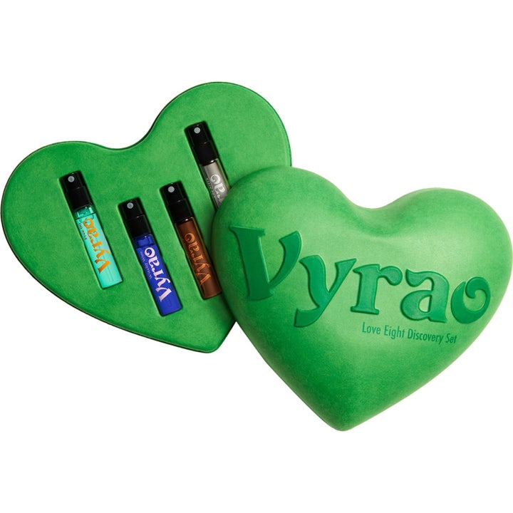 Vyrao Love Eight Set 8 x 2 ml parfymset som ger nya parfymupplevelser i grön hjärtformad ask med små sprayflaskor