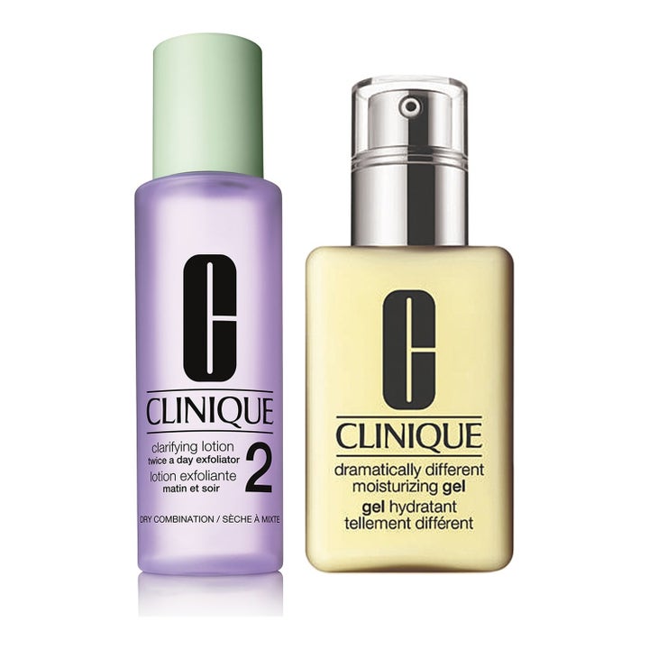 Clinique Clarifying Lotion 2 och Moisturizing Gel ger fukt i lila flaska och fyrkantig flaska med silverpump.