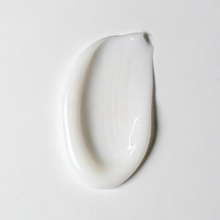 Jorgobé 5% Azelaic Acid Treatment 50 ml serum med krämig vit textur som hjälper till att minska rodnad i ansiktet.