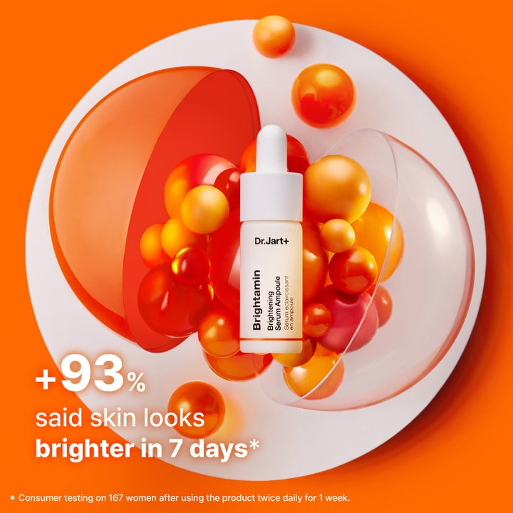 Dr.Jart+ Brightamin Brightening Serum Ampoule 8,08 g lystergivande serum i vit flaska omgiven av orangea pärlor.