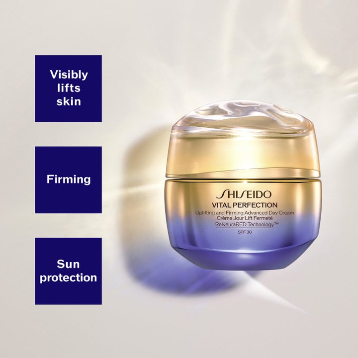 Shiseido Vital Perfection Advanced Day Cream 50 ml uppstramande dagkräm i guld- och lila glasburk med SPF 30 solskydd.