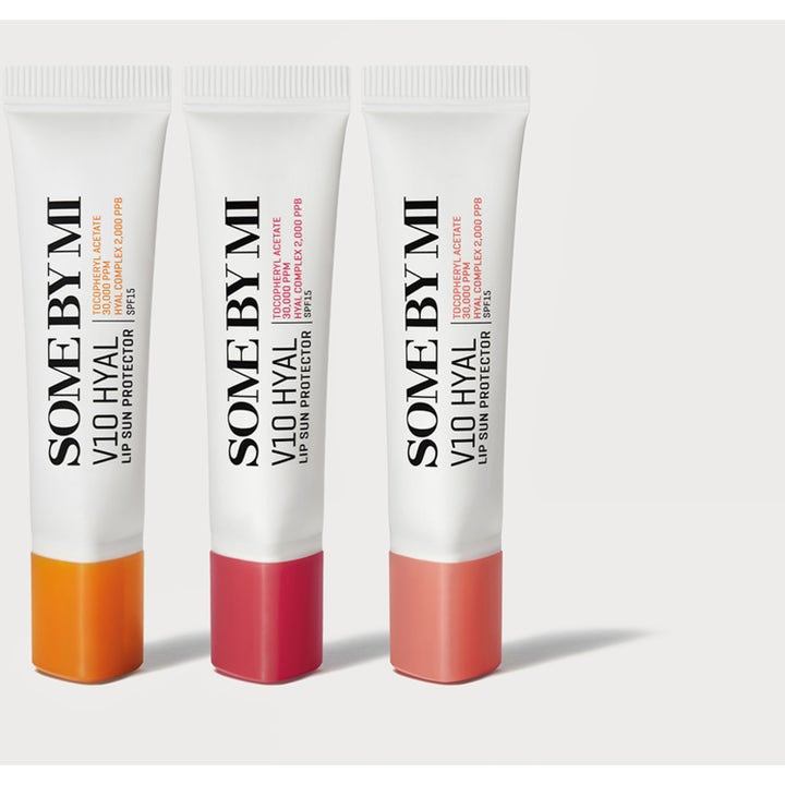 Some By Mi V10 Hyal Lip Protector 7 ml fuktgivande läppskydd med spf 15 i vita tuber med orange och rosa lock